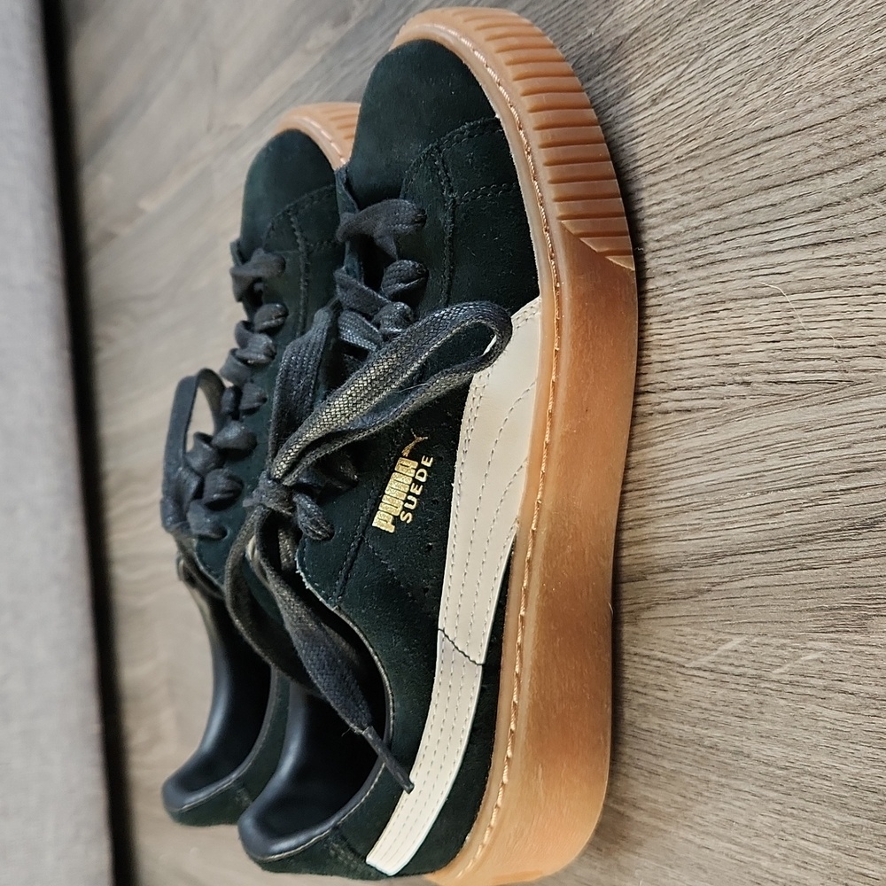 Puma suede platform Core sneakers in black, white and gum, size 6.5 - Picture 6 of 12